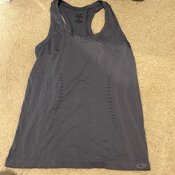 Work out top - Picture 1 of 4